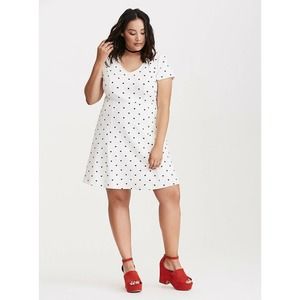 Torrid Woman Plus Size Black & White Heart Print Textured Skater Dress Sz 4x